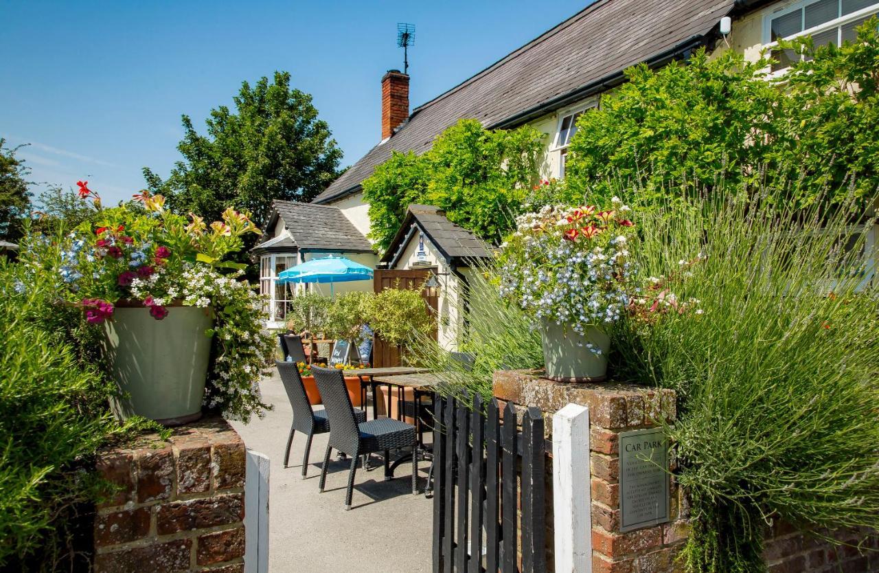 The Cricketers Clavering Luaran gambar